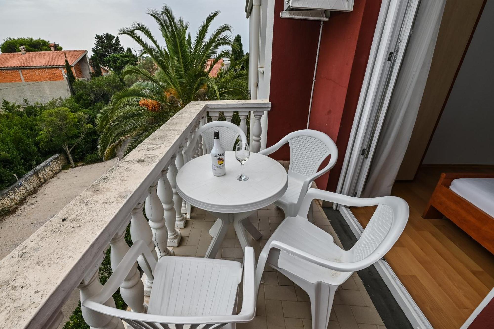 Seagull Pool Apartments & Studios Новаля Екстериор снимка