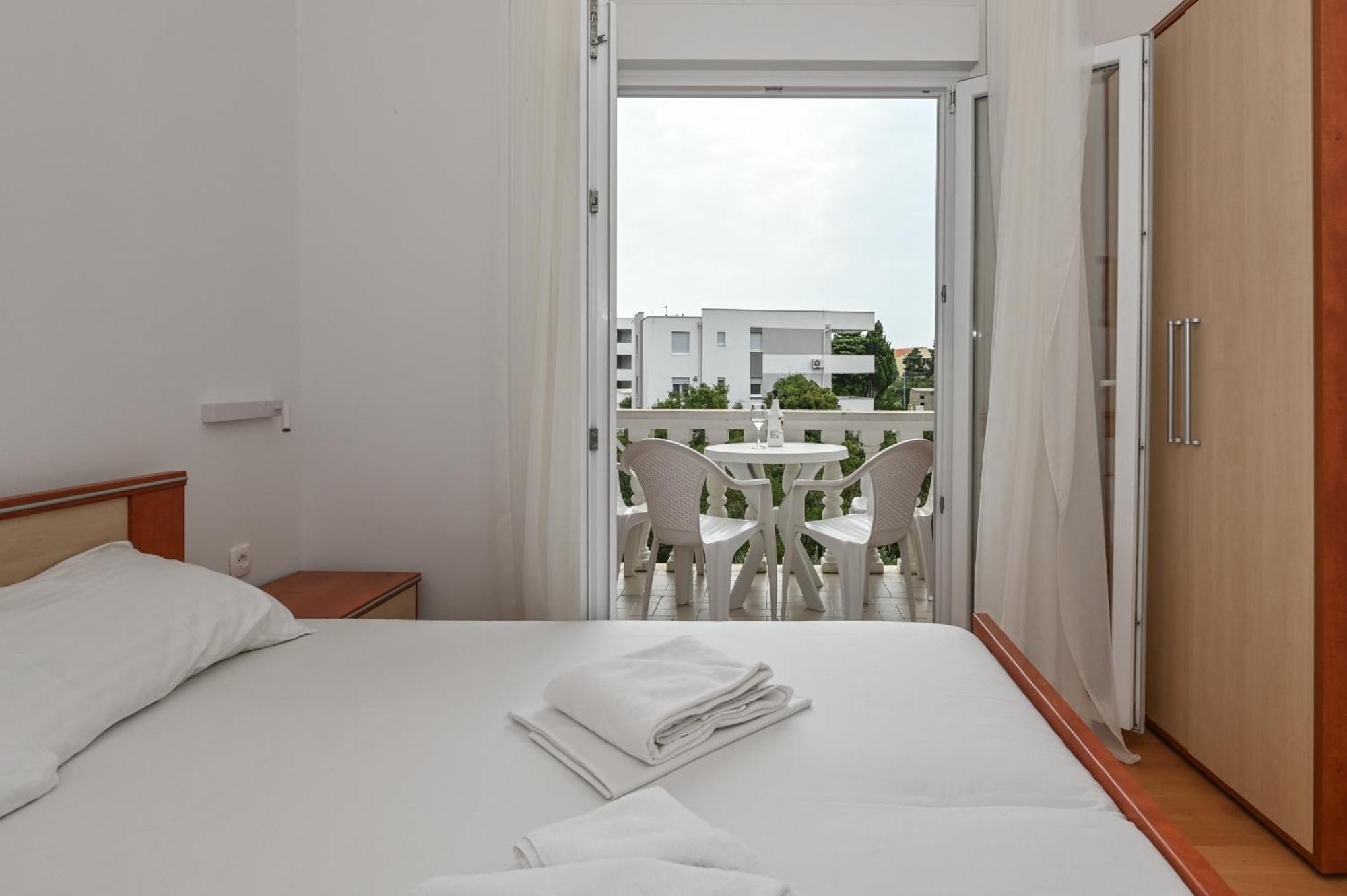 Seagull Pool Apartments & Studios Новаля Екстериор снимка