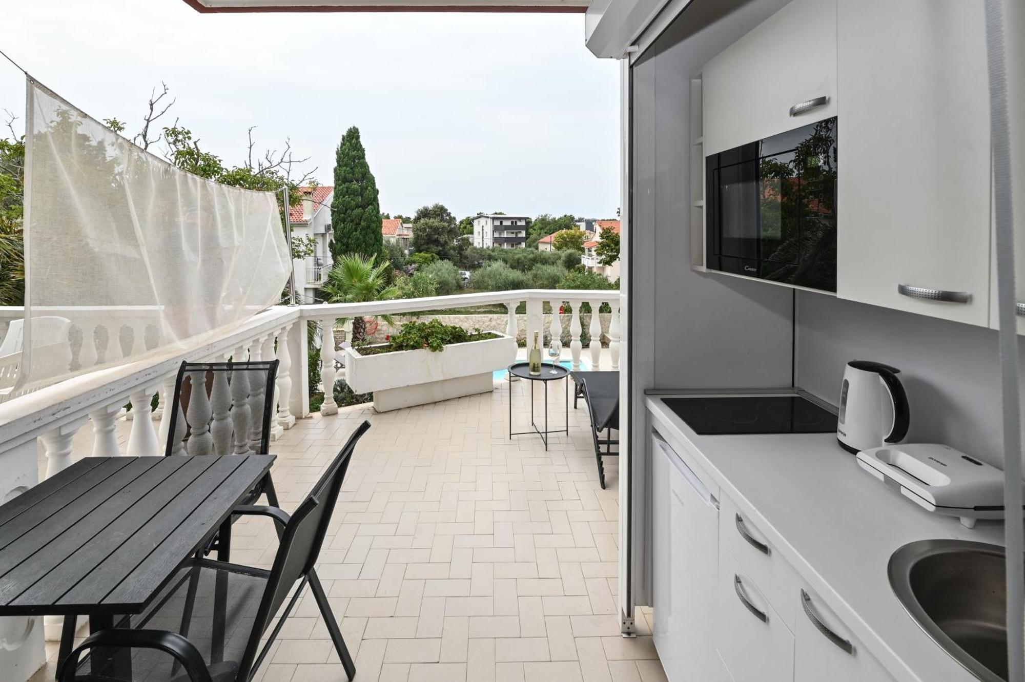 Seagull Pool Apartments & Studios Новаля Екстериор снимка
