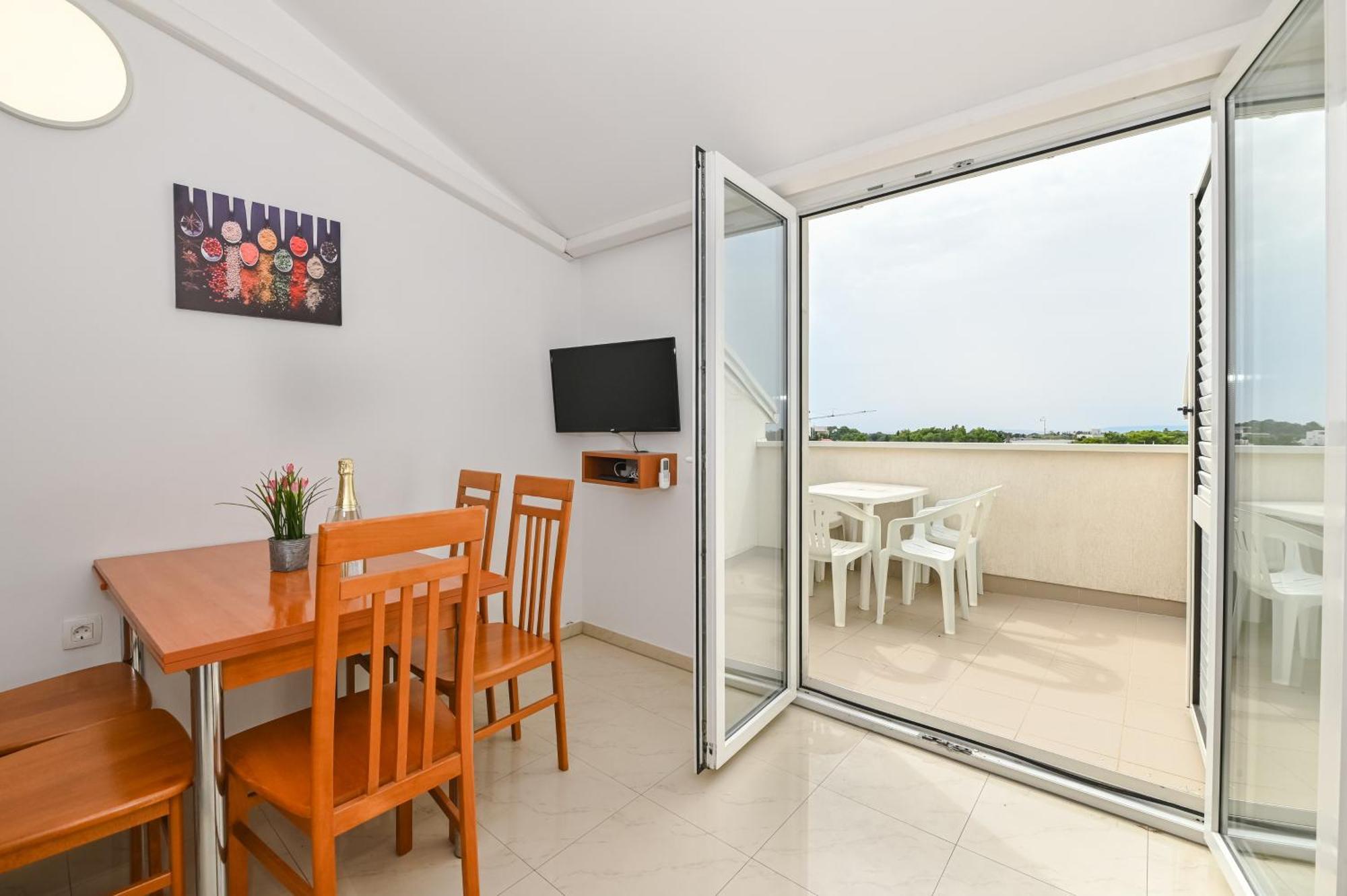 Seagull Pool Apartments & Studios Новаля Екстериор снимка