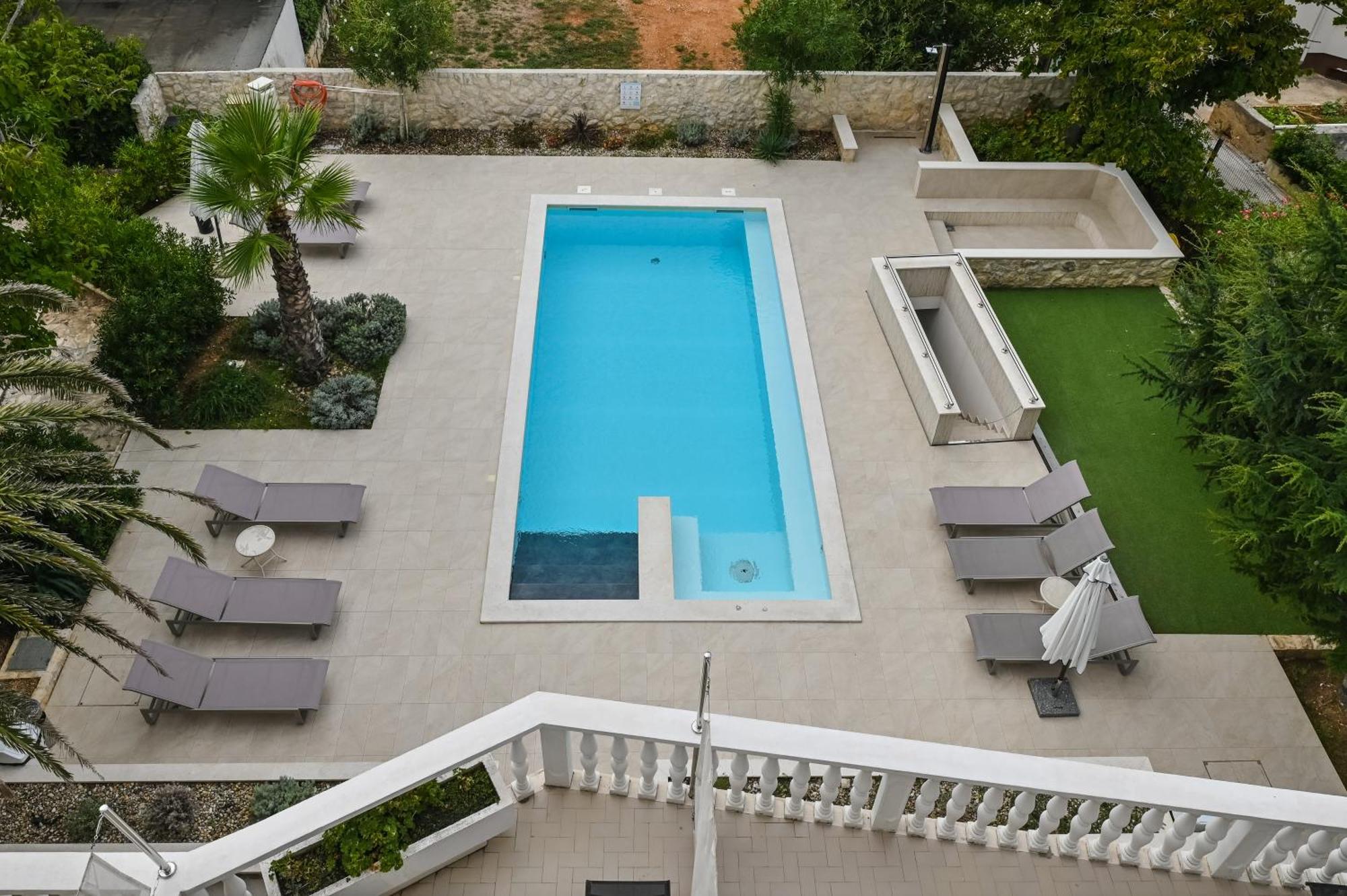 Seagull Pool Apartments & Studios Новаля Екстериор снимка