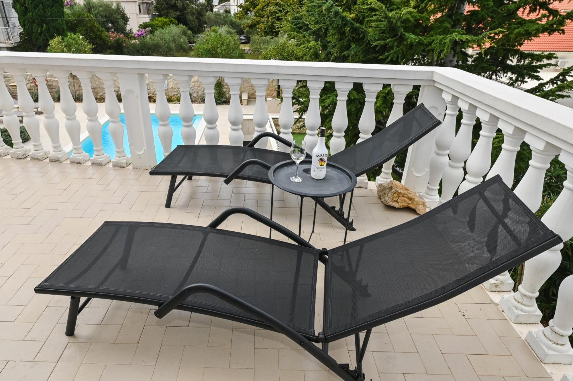 Seagull Pool Apartments & Studios Новаля Екстериор снимка