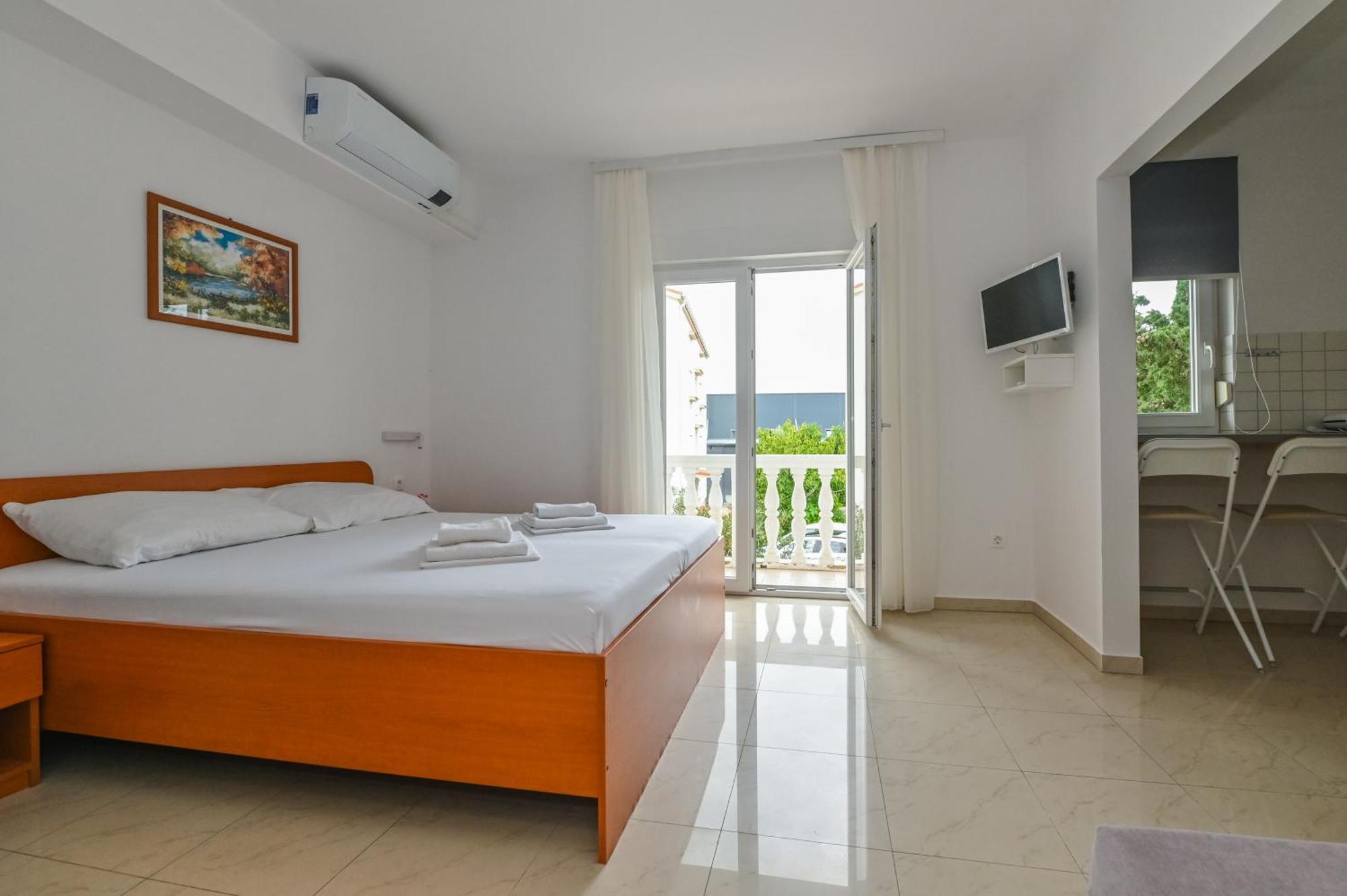 Seagull Pool Apartments & Studios Новаля Екстериор снимка