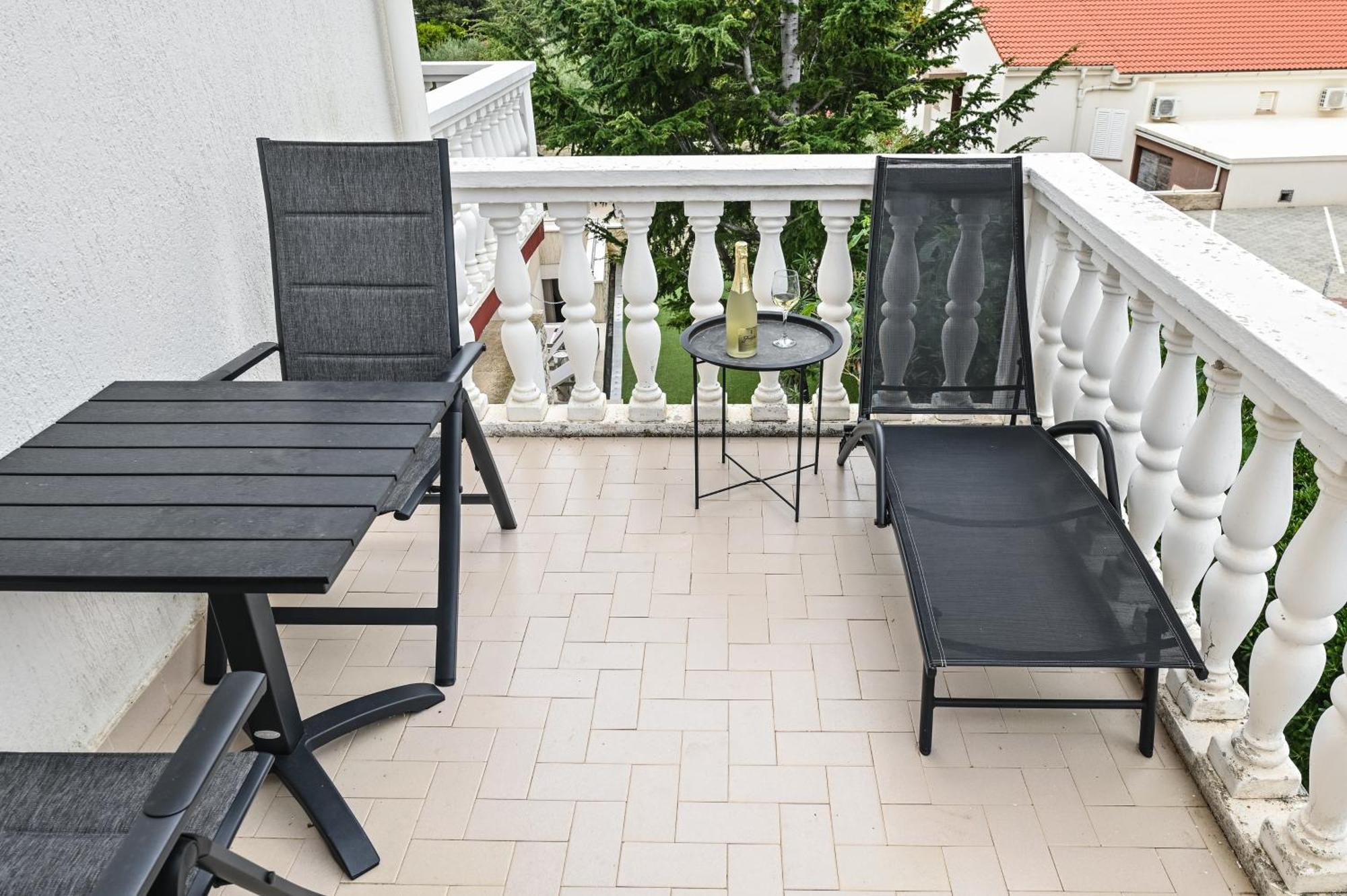 Seagull Pool Apartments & Studios Новаля Екстериор снимка