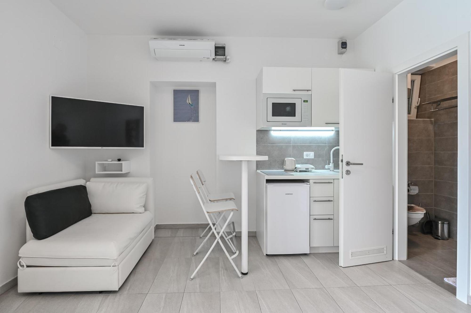 Seagull Pool Apartments & Studios Новаля Екстериор снимка