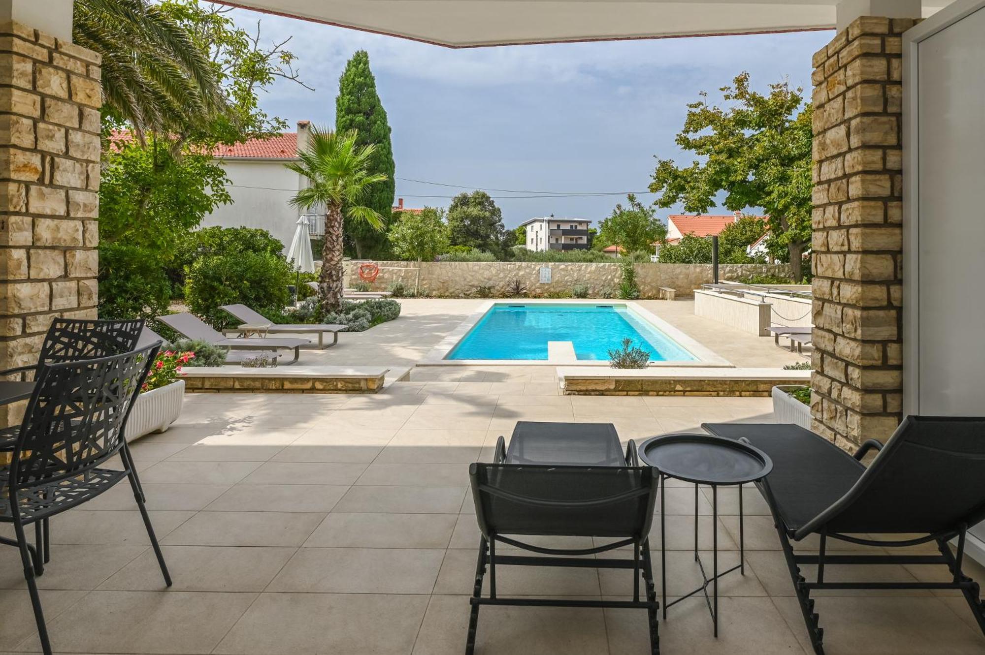 Seagull Pool Apartments & Studios Новаля Екстериор снимка