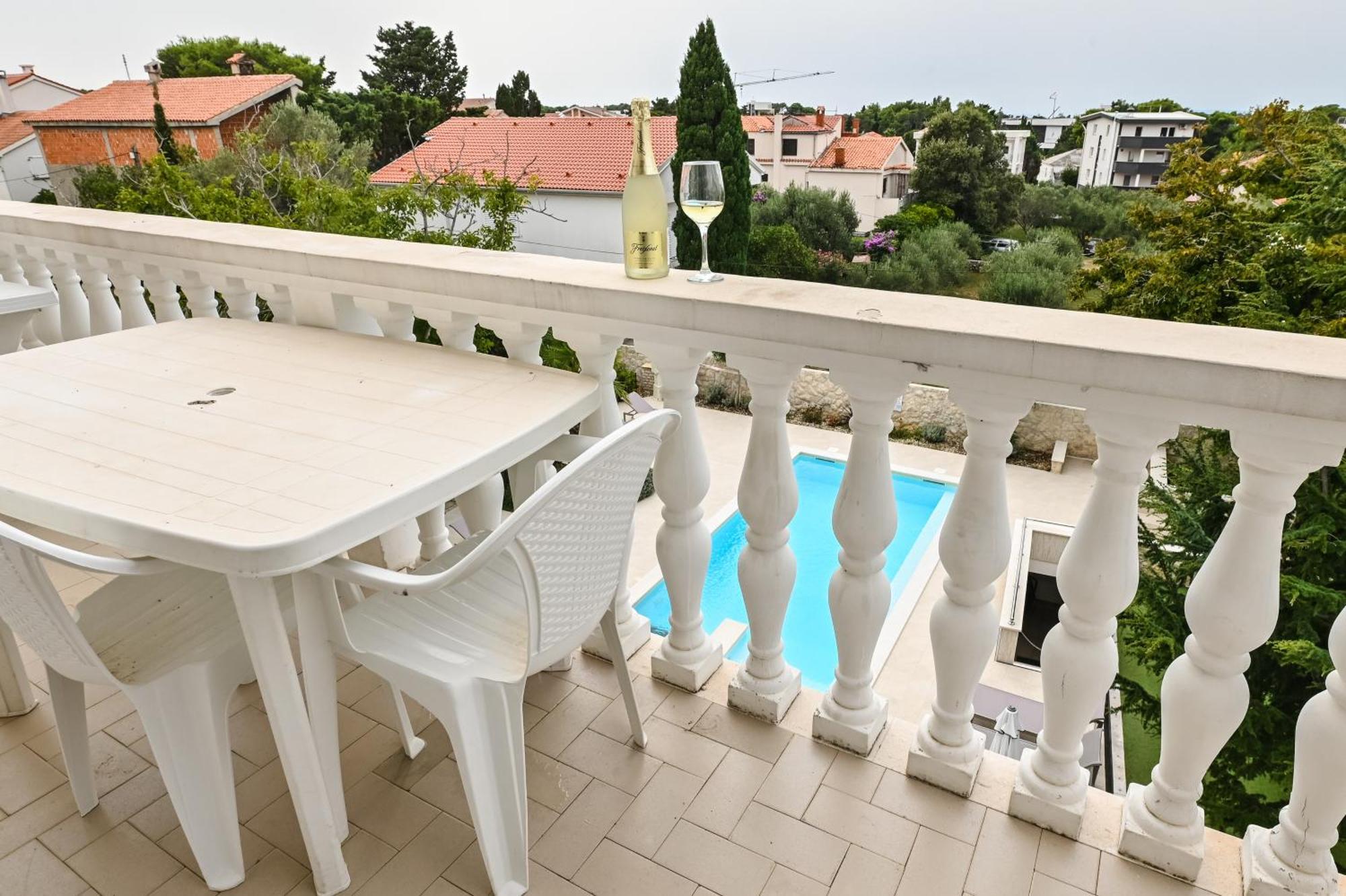 Seagull Pool Apartments & Studios Новаля Екстериор снимка