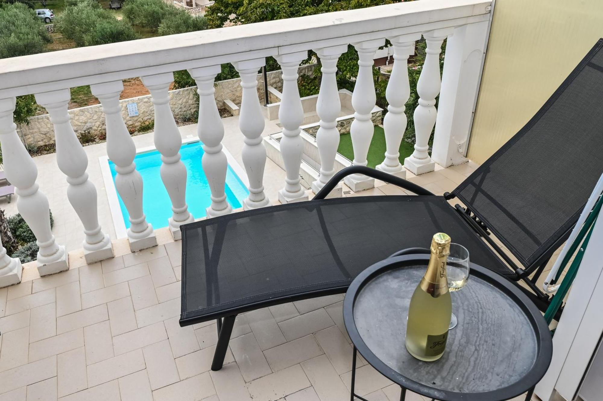 Seagull Pool Apartments & Studios Новаля Стая снимка