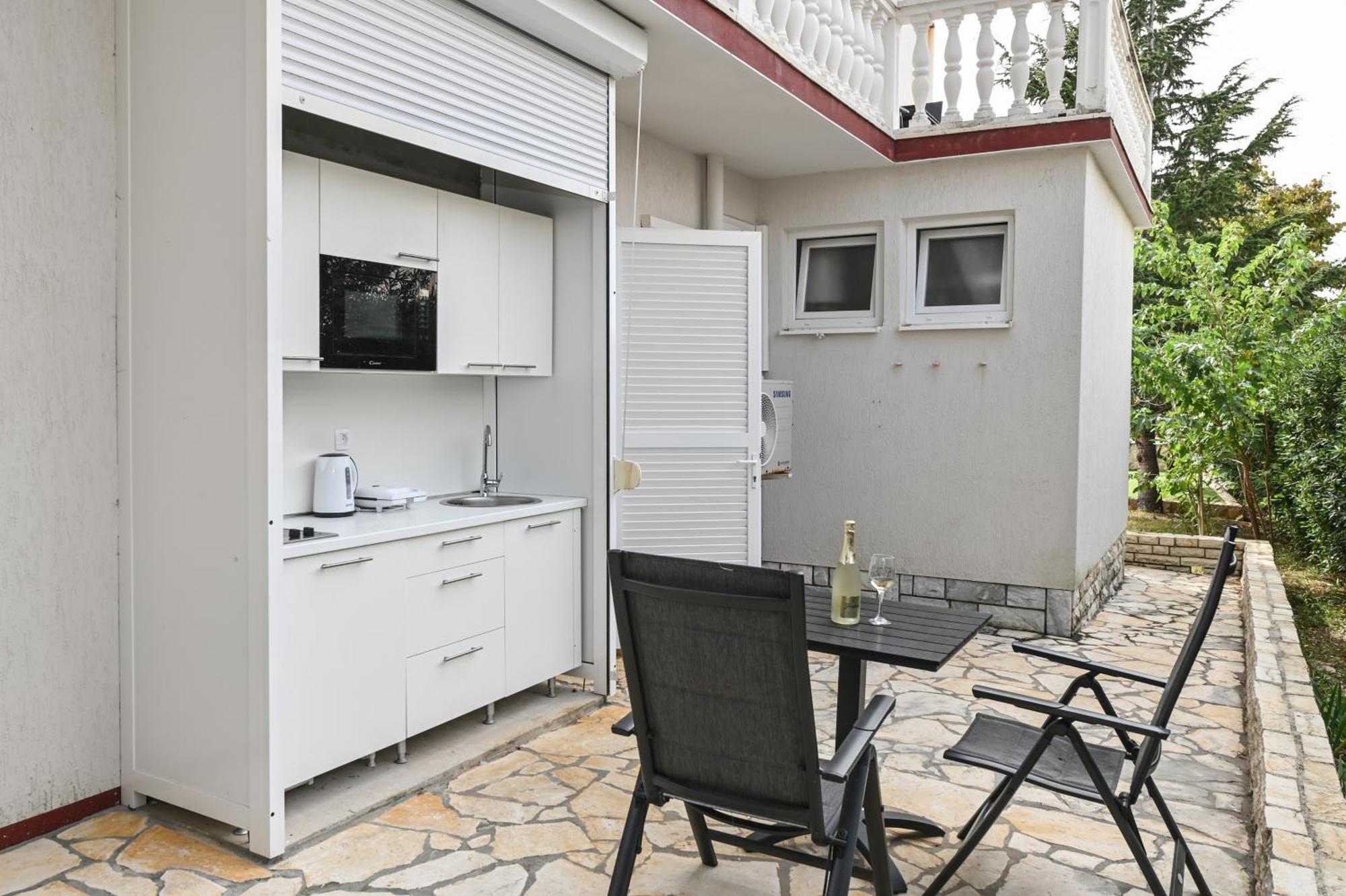Seagull Pool Apartments & Studios Новаля Стая снимка