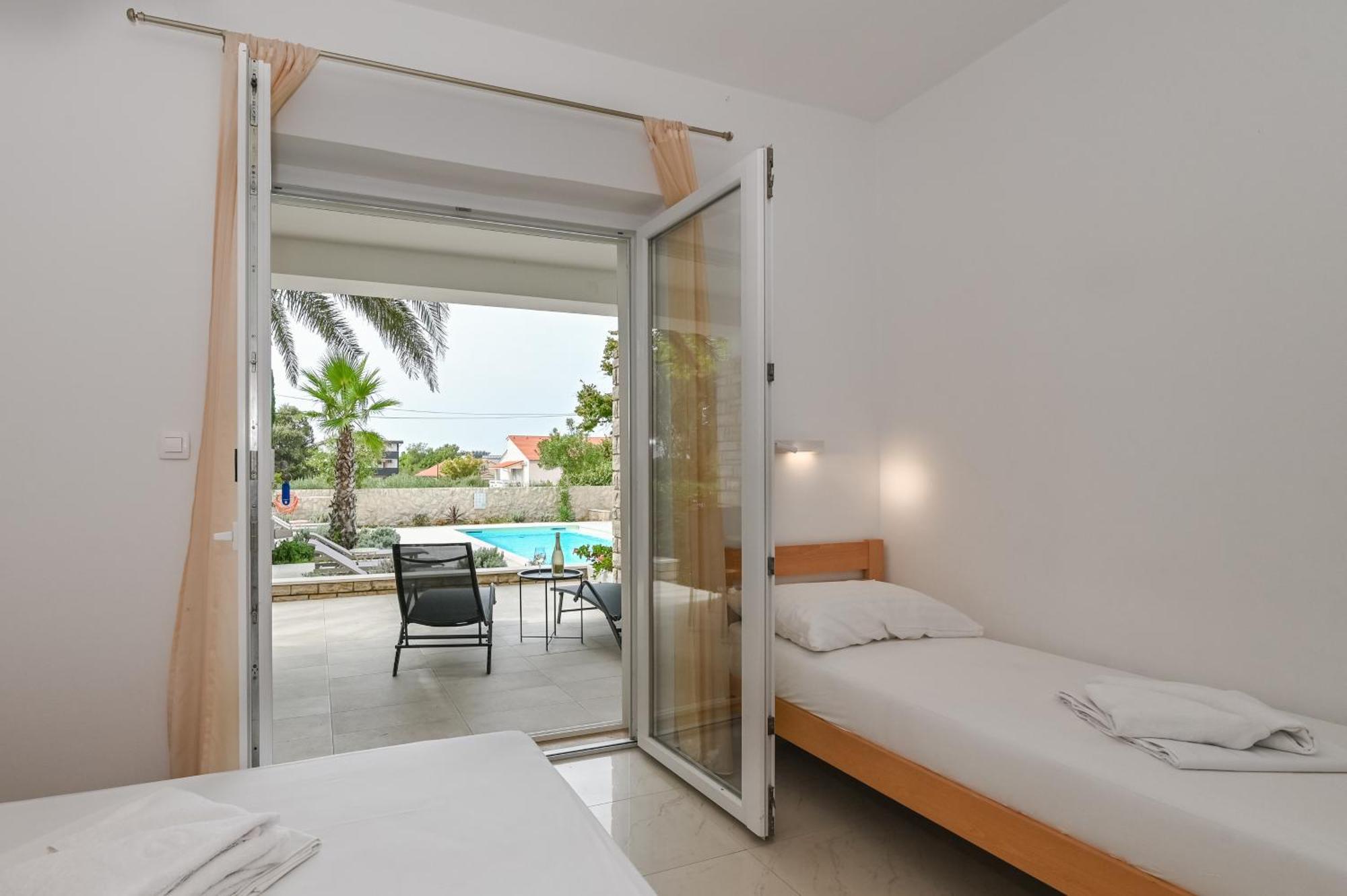 Seagull Pool Apartments & Studios Новаля Стая снимка