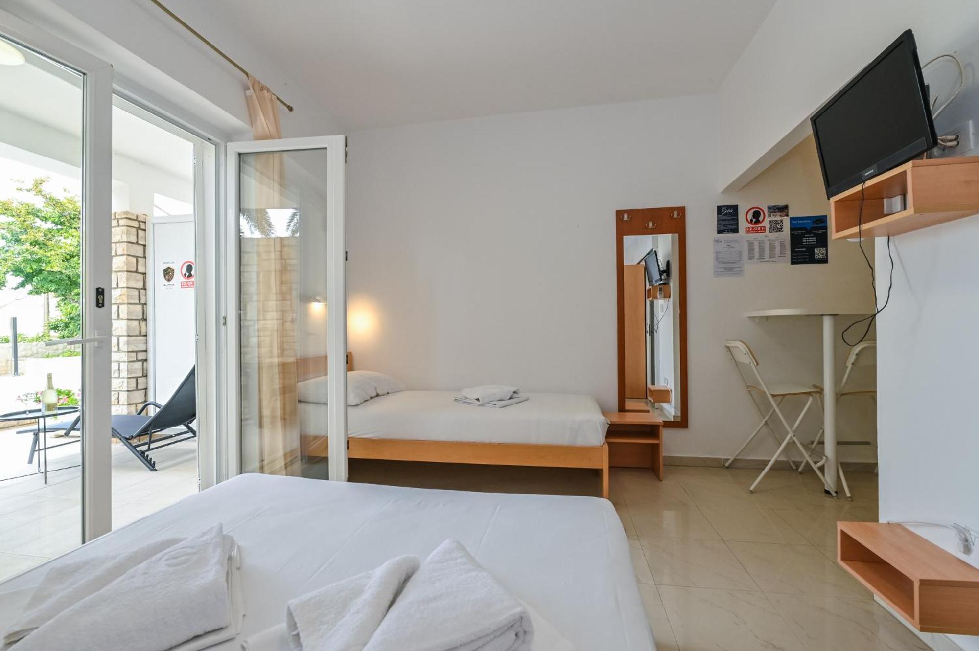 Seagull Pool Apartments & Studios Новаля Стая снимка