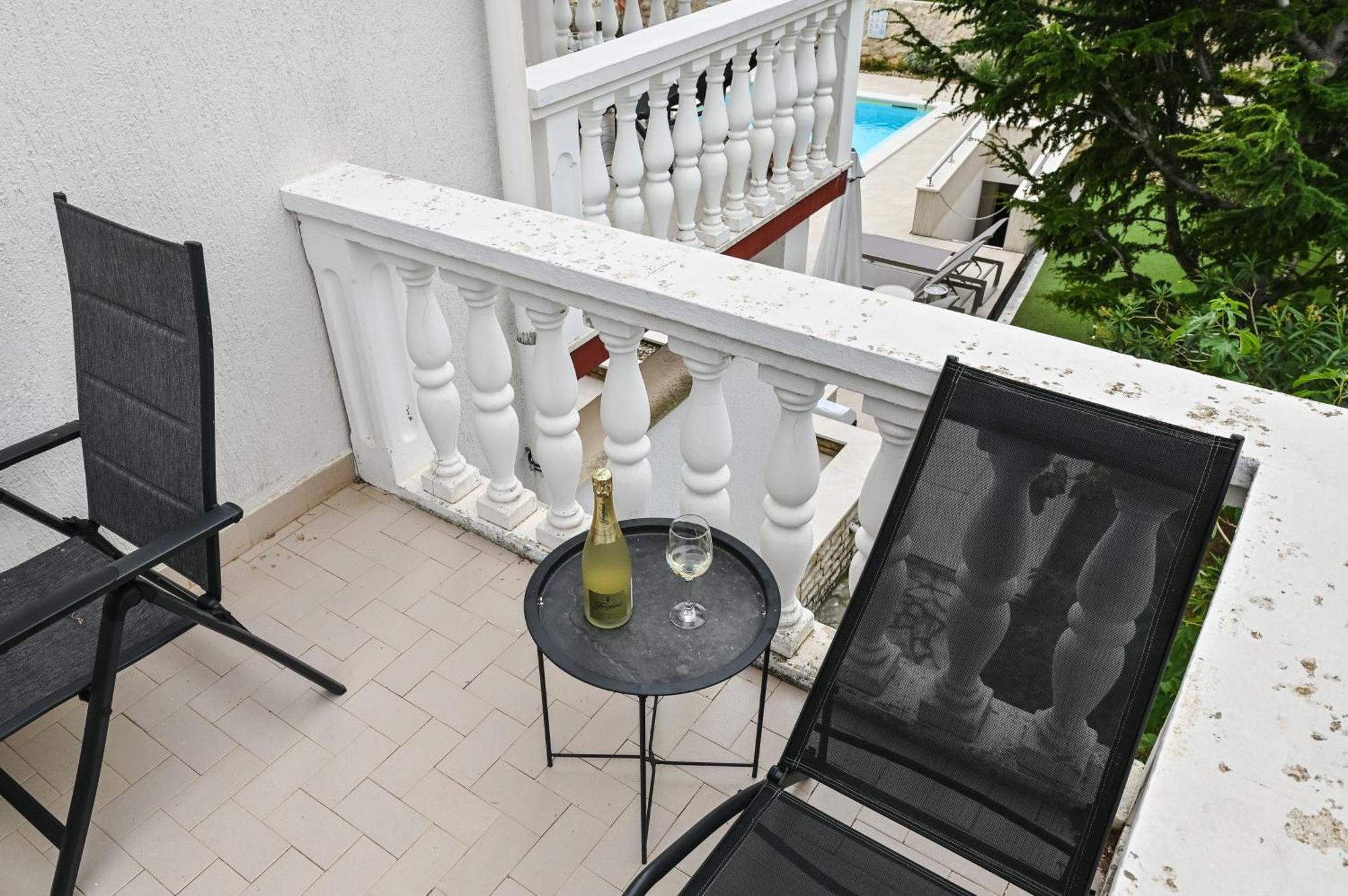 Seagull Pool Apartments & Studios Новаля Стая снимка